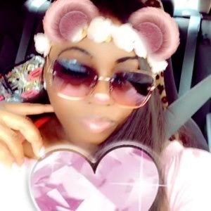 Meet your Posher, Latoya